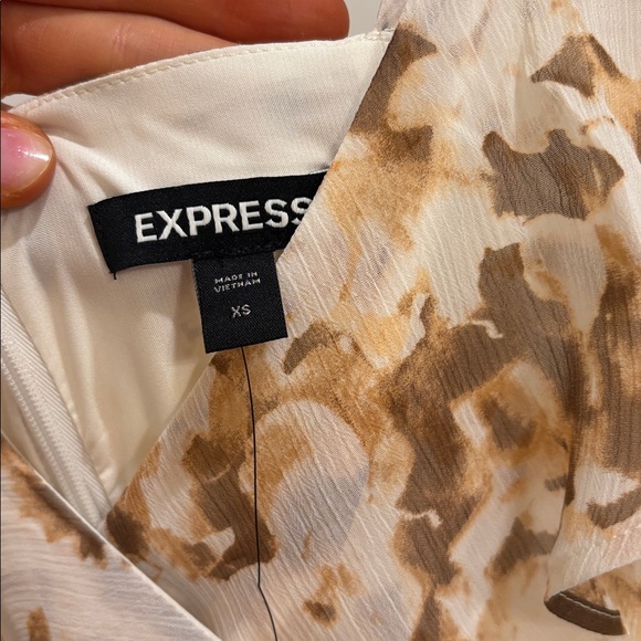 ✨NWT~Express Ruffle Maxi✨ - Picture 8 of 10